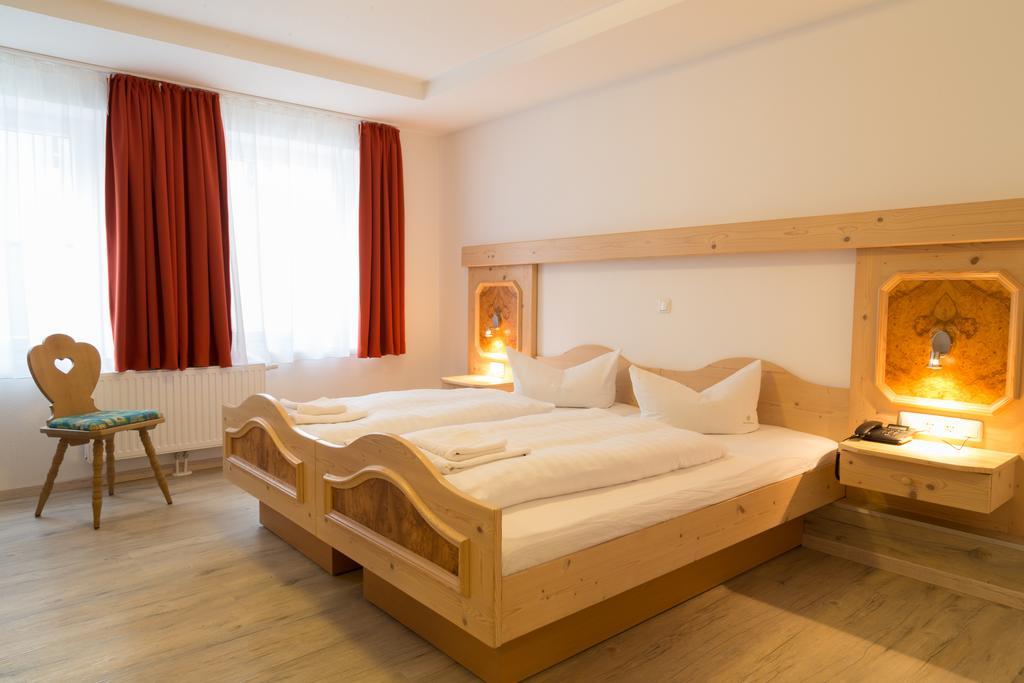 Krone 3* Königsbrunn